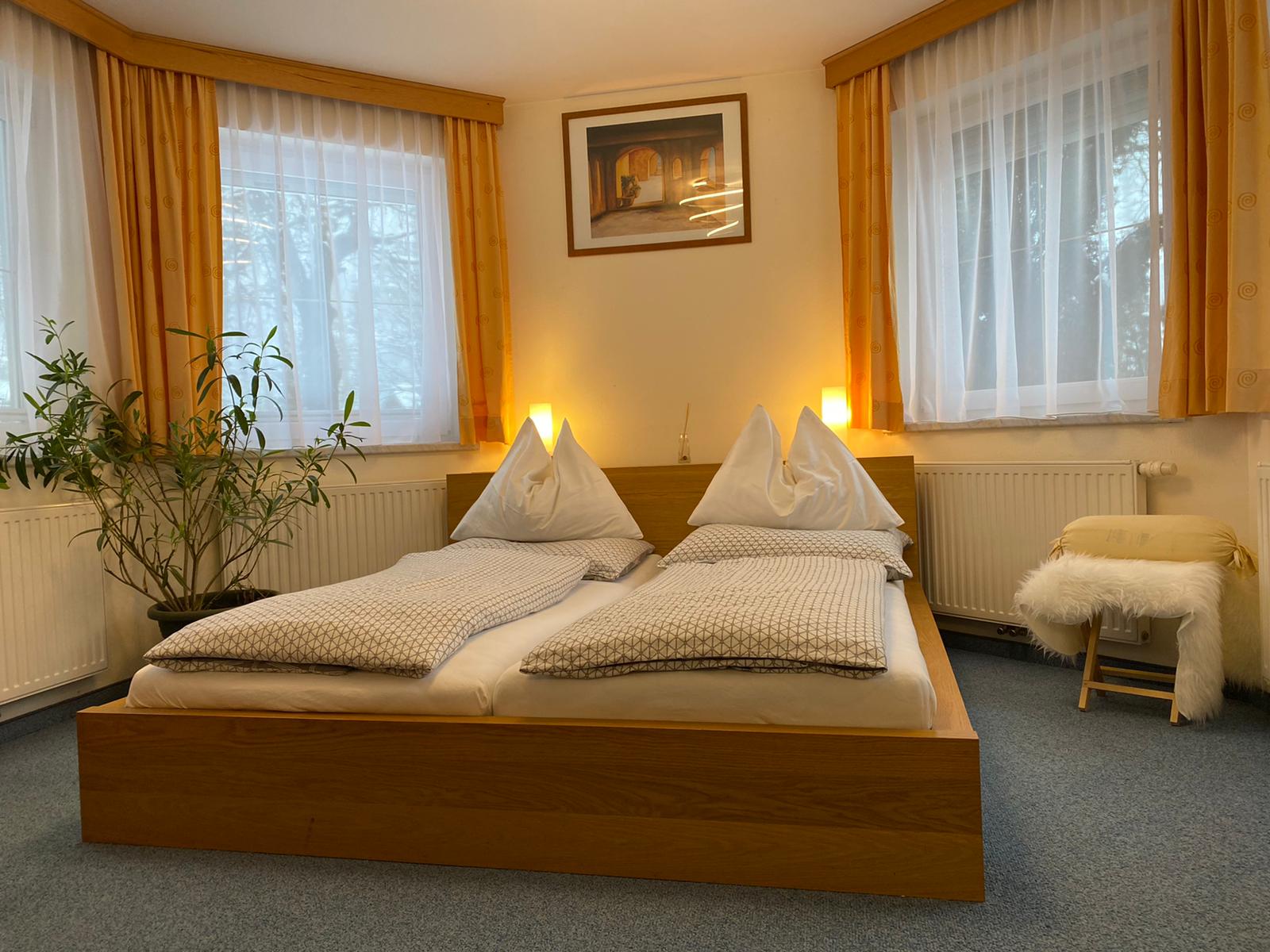 Schlafzimmer mit Juniorsuite und Whirlwanne
