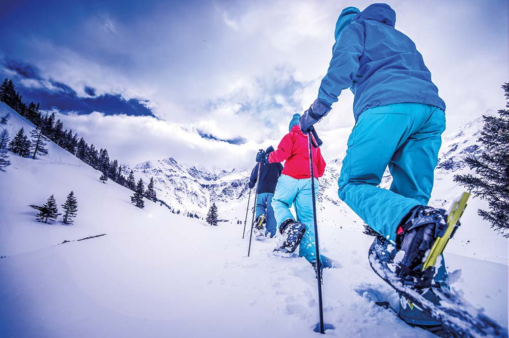 Gruppe von Schneeschuhwanderern in sportgastein