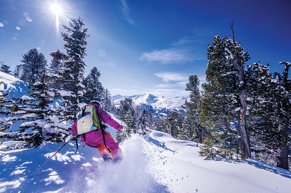 Skifahren in Gastein, Tiefschneefahrer im Zibenwald am Graukogel