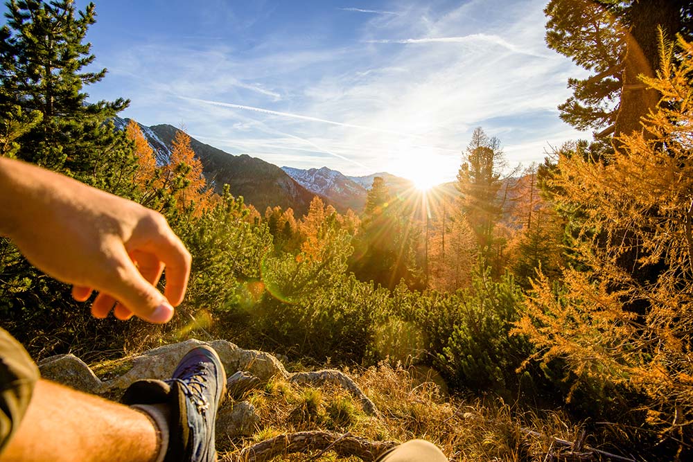 herbstwanderung_Gastein_GRUBERS_Hotel_Apartments-Gastein Wanderherbst in Gastein Sonnenuntergang und bunter Lärchenwald