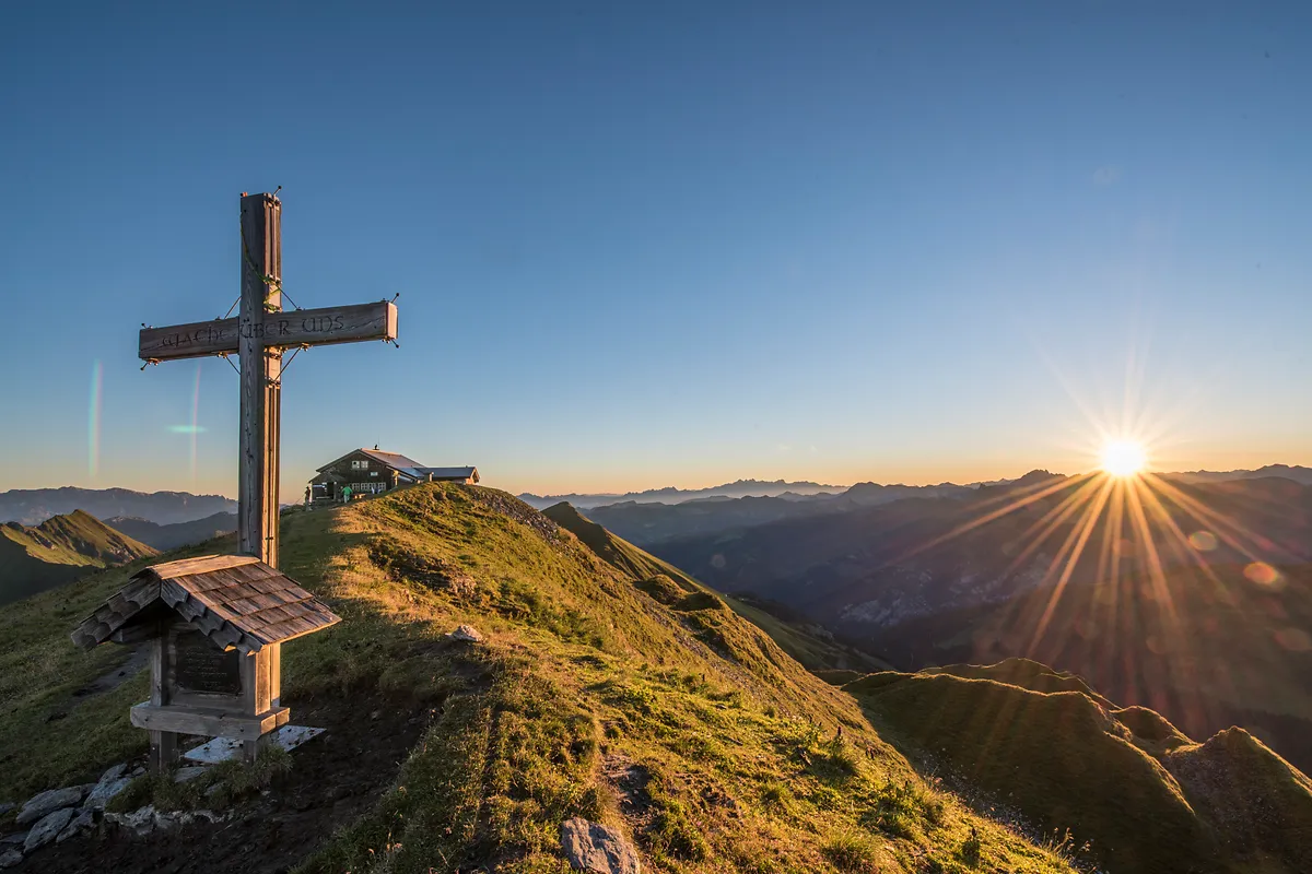 Sommerurlaub in Gastein mit Sonnenaufgang am Berg