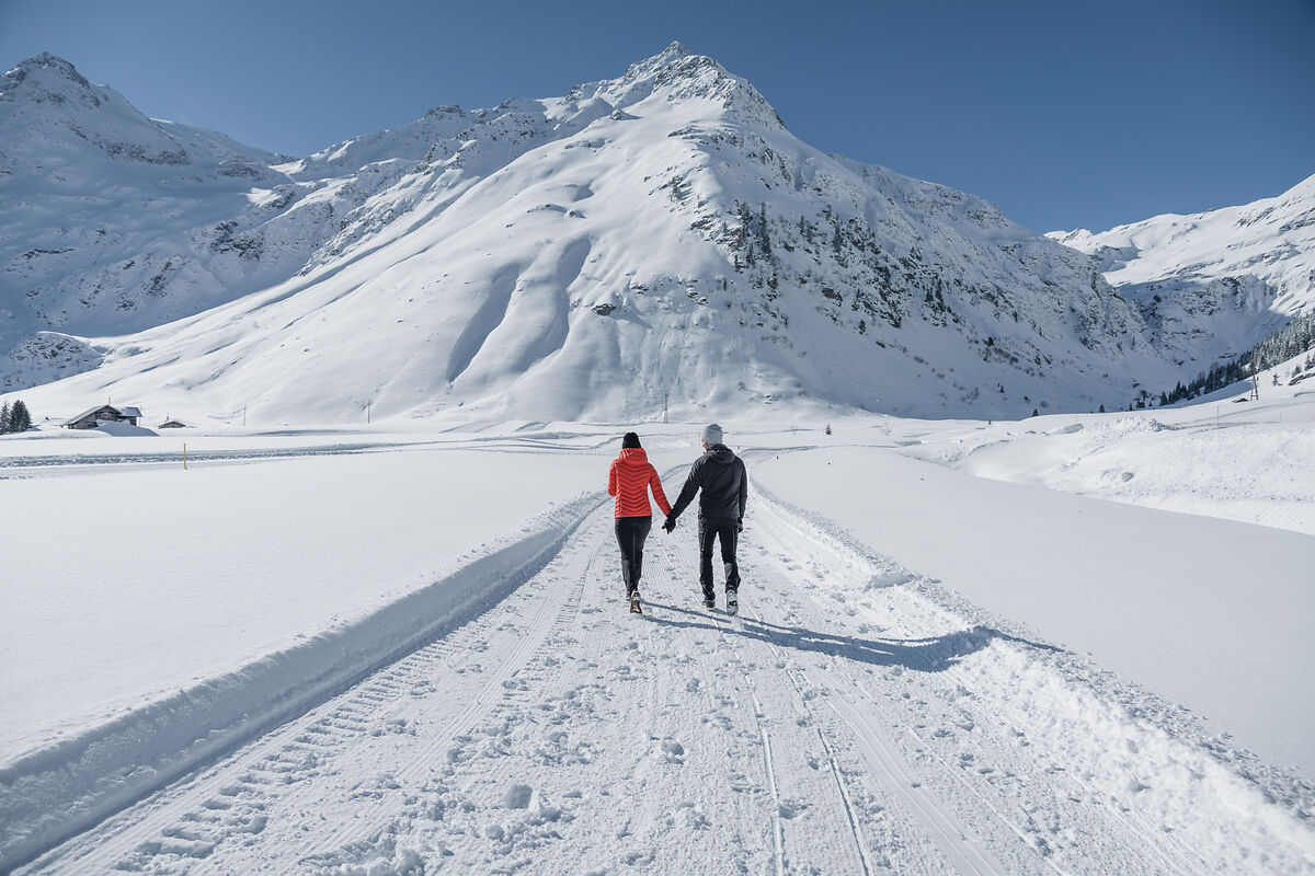 Winterurlaub in Gastein mit Winterwanderweg und Bergpanorama