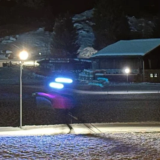 Langläufer bei Flutlicht auf der Loipe in Böckstein