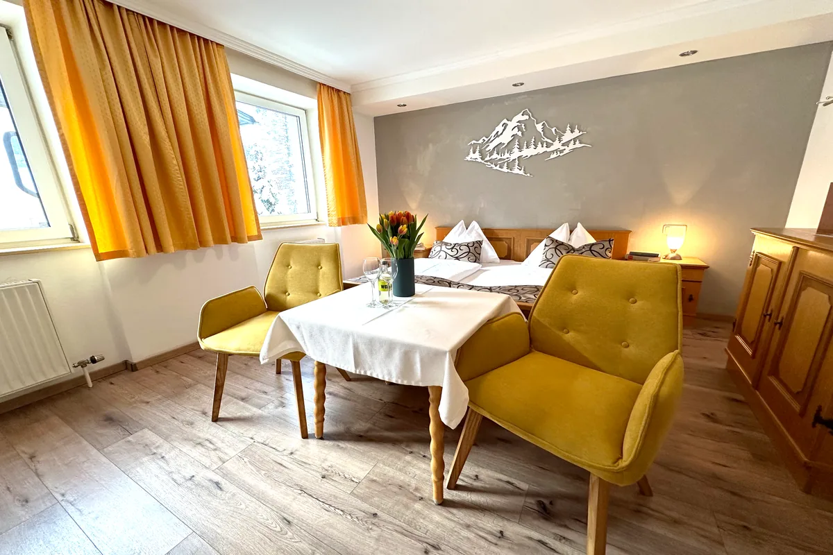 : „Doppelzimmer Palfnersee bei GRUBERS Hotel-Apartments Gastein